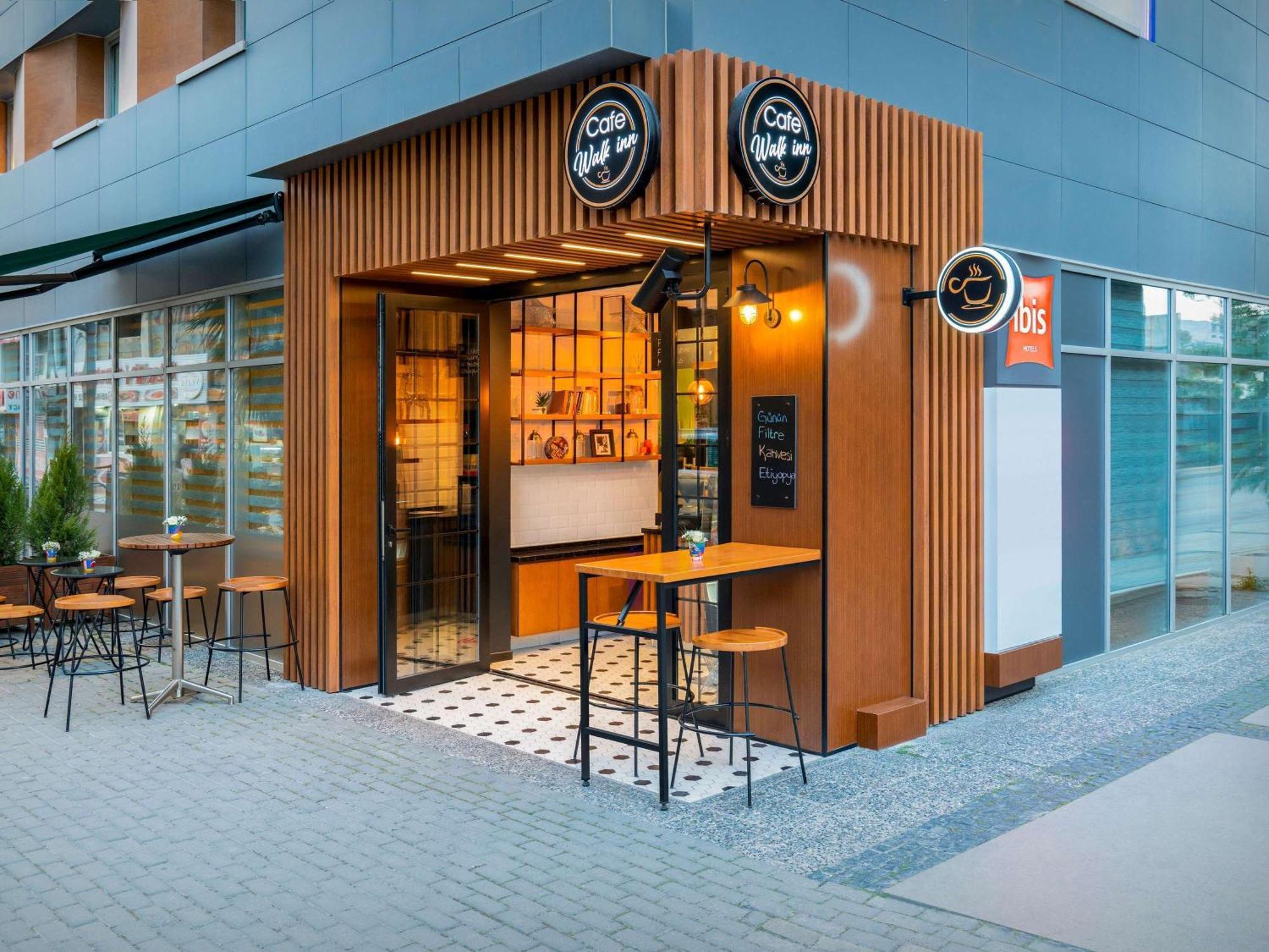 Готель Ibis Izmir Alsancak Екстер'єр фото