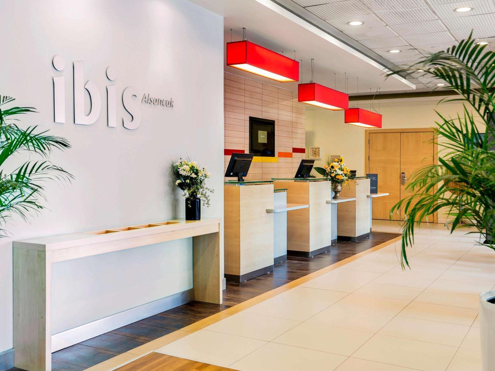 Готель Ibis Izmir Alsancak Екстер'єр фото