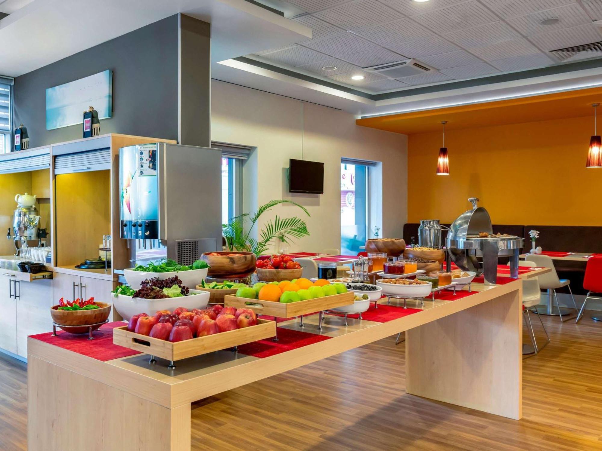 Готель Ibis Izmir Alsancak Екстер'єр фото