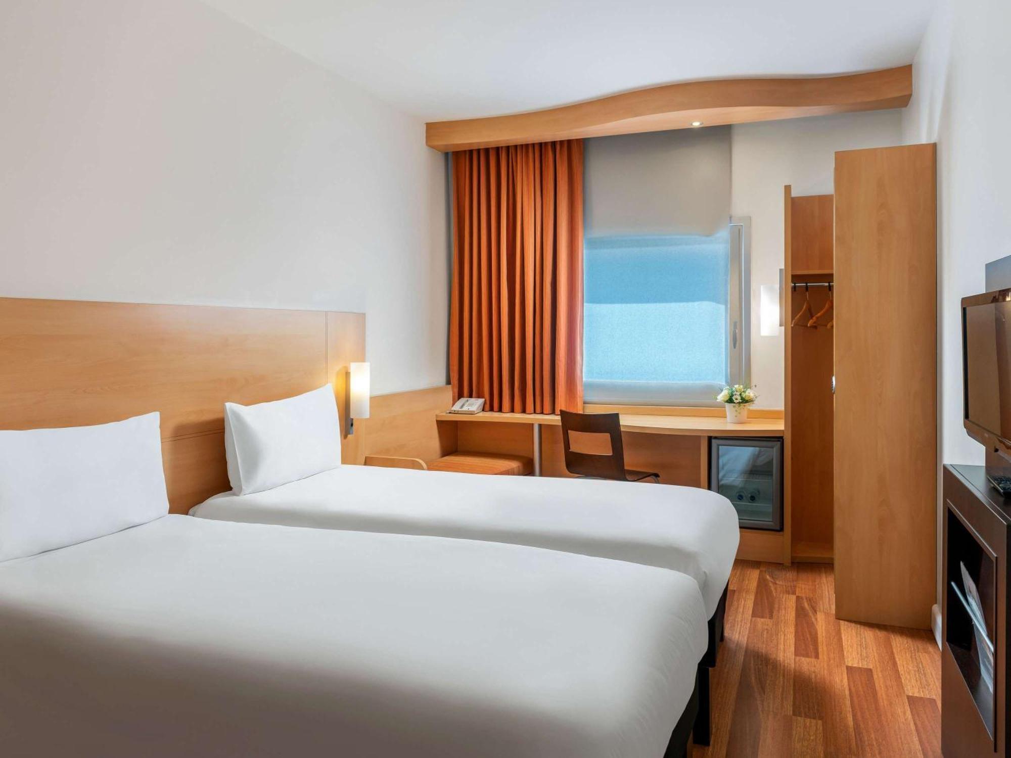 Готель Ibis Izmir Alsancak Екстер'єр фото